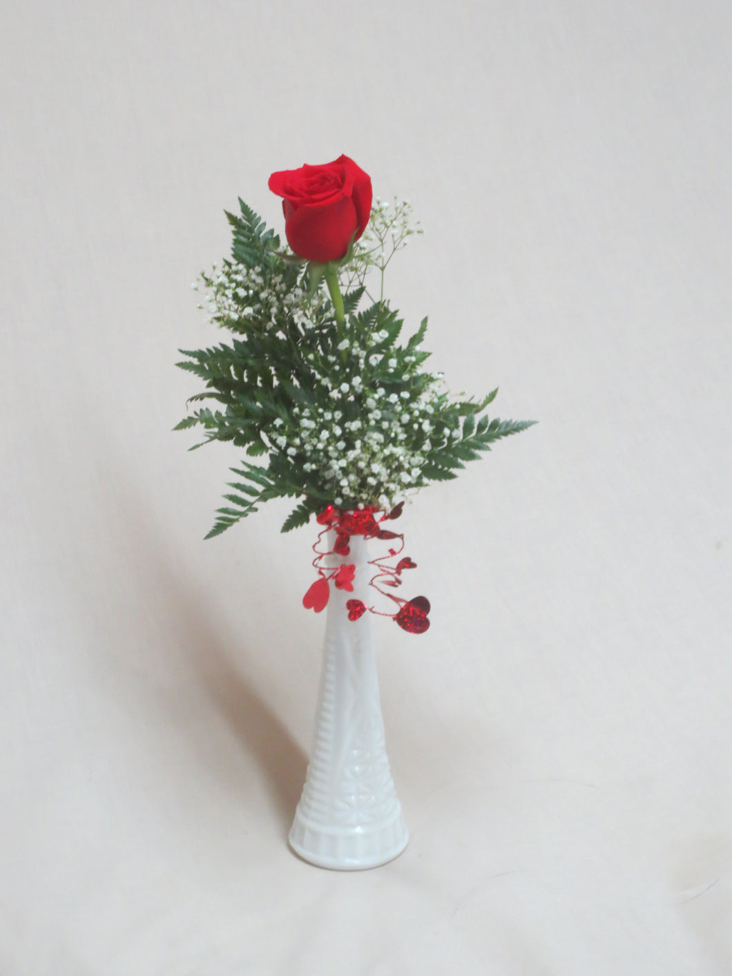 EA 1215 Lovely fresh rose with greens and dainty filler